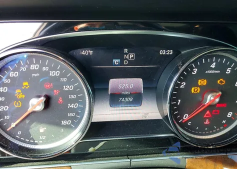 2018 Mercedes-Benz E 300 4Matic z USA, uszkodzony, nr VIN WDDZF4KB4JA295407